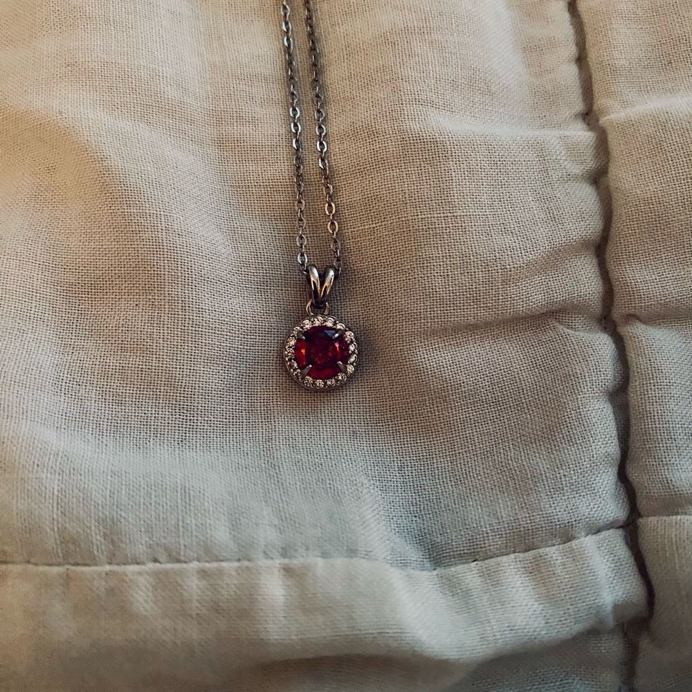 Love this little red ruby necklace ❤️❤️❤️❤️.